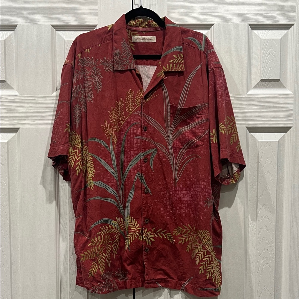 Tommy Bahama Silk Tropical Print Short Sleeve Button Up Shirt.  100% silk.